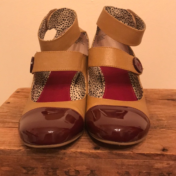 BC Leather Heels w/ Buttons - Picture 3 of 8